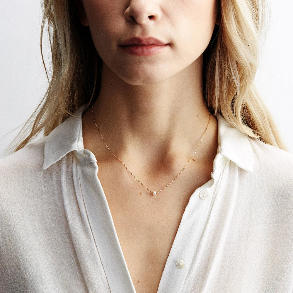 Lilah Minimal Pearl Necklace