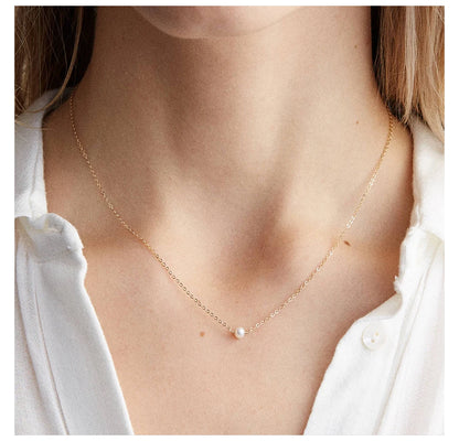 Lilah Minimal Pearl Necklace